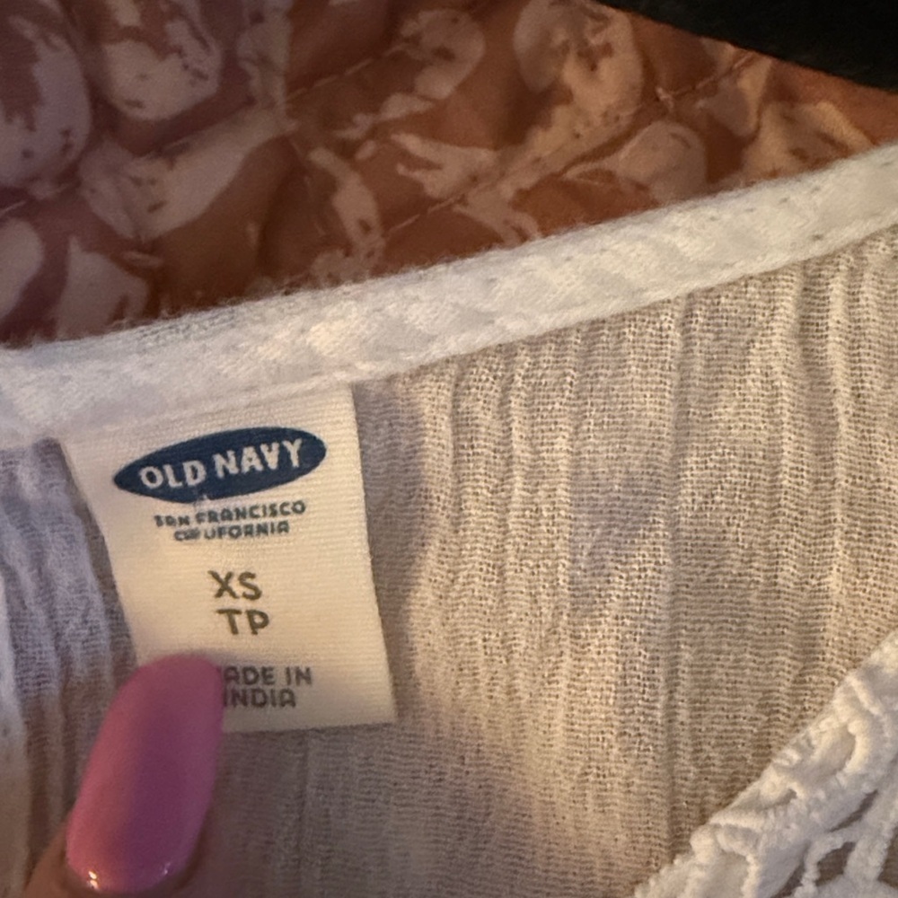 Old Navy White Textured Top - Picture 5 of 5